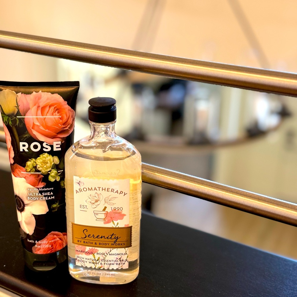 BATH & BODY WORKD Rose aromatherapy body set